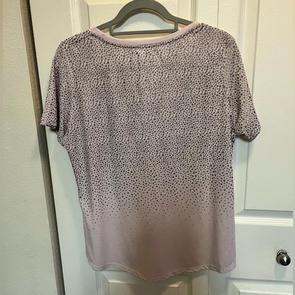 NIKE NWOT AUTHENTIC BLUSH PINK WITH GRAY DOTS & SCOOP NECK SHORT SLEEVES TEE - Picture 3 of 17